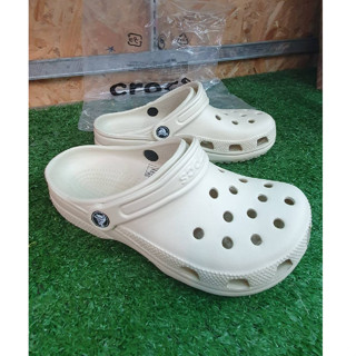 โปรใหม่ซื้อ 1 แถมตุ๊กตา 2ชิ้น รองเท้าแตะแบบสวม Crocs Classic clog ใหม่ สวย เบามาก ใส่สบายหญิง มีหลายสี  ไซส์ 36--40