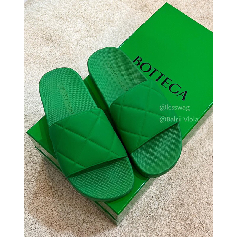 (Used Like New) BOTTEGA VENETA 💚 Embossed rubber slides ของแท้