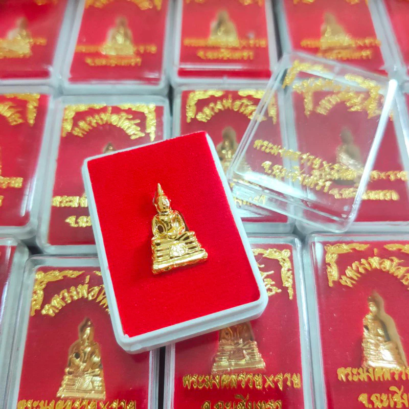 หลวงพ่อโสธร องค์ท้าวเวสสุวรรณ องค์พระพิฆเนศ หลวงปู่ทวด หลวงพ่อทันใจพระพระพุทธชินราชหลวงพ่อรวยบรรจุตลับอย่างดี พระจิ๋ว