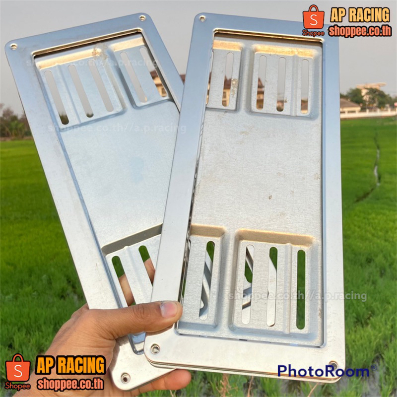 ชุดกรอปป้ายทะเบียนรถยนต์ สีเงินคลีนๆ ลาย L ( เเสตนเลส 100% ) จำนวน 1 คู่