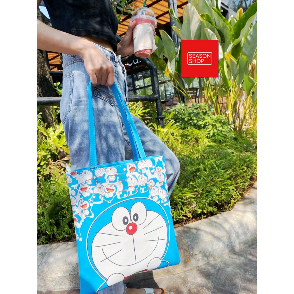 seasonshop  กระเป๋าสะพายข้าง ลายการ์ตูน โดเรม่อน กระเป๋าแคร์แบร์ งานหนัง 1 แถม1 มีซิป มีซับด้านในอย่างดี ส่งจากไทย