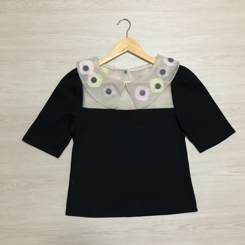 เสื้อดอกไม้ ป้ายAreeya