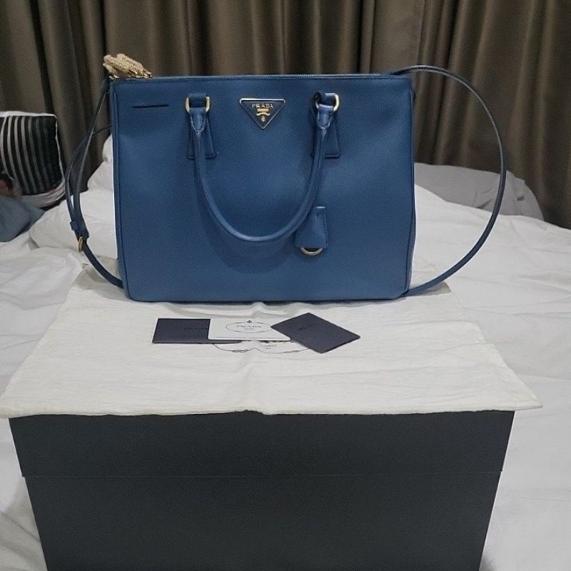 Prada saffiano double zip สี Cobalto