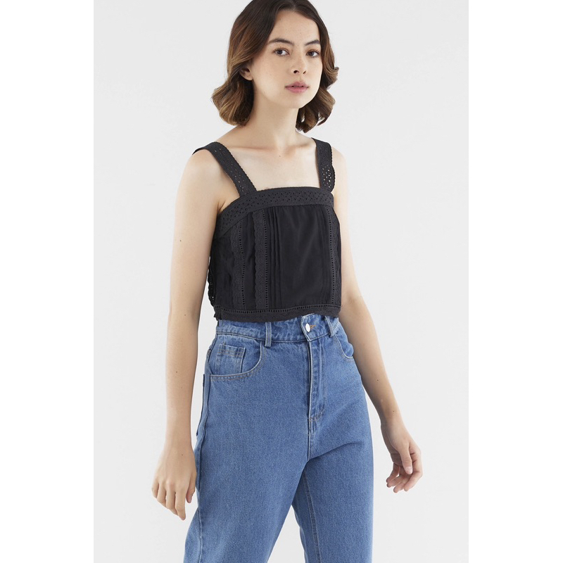 [สภาพดี] Editor’s Market - Latia Lace Trim crop top เสื้อคร็อปสายเดี่ยว ลูกไม้ สีดำ เสื้อไปคอน ไซส์ 