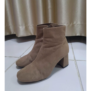 รองเท้าบูท shoopen หนังกลับสีครีมเข้ม size 37-38