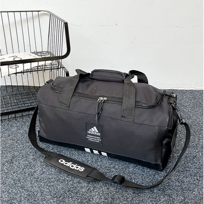 Adidasใหม่ความจุขนาดใหญ่แฟชั่นผู้ชายและผู้หญิงกระเป๋าเดินทางกระเป๋าฟิตเนส