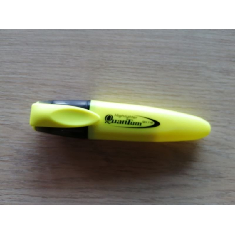 ปากกา​เน้น​ข้อความ​ QuanTum​ รุ่น​ QH-710 สีเหลือง​สะท้อน​แสง