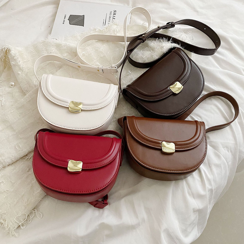 กระเป๋าหนังสะพายข้างทรง Half-Moon-Classic สีพื้น