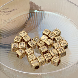 Hadesories Gold Cube Alphabet Charm ชาร์มตัวอักษรทรงลูกบาศก์สีทอง