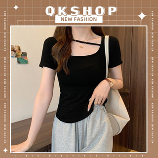 QKshop เสื้อผ้าแฟชั่นผู้หญิง เสื้อผ้าแฟชั่นราคาถูก🥦เสื้อยืดคอกลมดีเทลสายไขว้คอ รุ่นนี้ดีไซน์เก๋มาก ขายดีสุดๆ หมดไวมาก