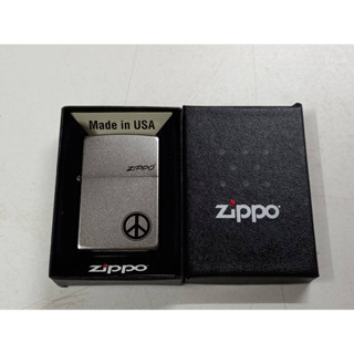 ZIPPO  205 PEACE SIGN  SATIN CHROME COLOR IMAGE   ของใหม่ไม่ผ่านการใช้งาน  มาพร้อมกล่องตรงรุ่น  รับประกันของแท้