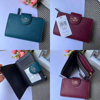 🎀 (สด-ผ่อน) กระเป๋าสตางค์ ใบกลาง สีแดง สีเขียว COACH 6390 MEDIUM CORNER ZIP WALLET / Bright JADE