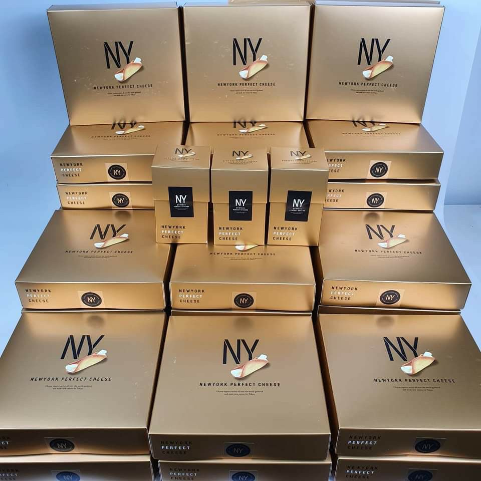🔥พร้อมส่ง ของแท้จากญี่ปุ่นจ้า🔥 NEWYORK PERFECT CHEESE แบบ 8 ชิ้น สอดไส้ครีมชีสและ พร้อมชีสแท่ง รสชาติหวาน มันละมุน
