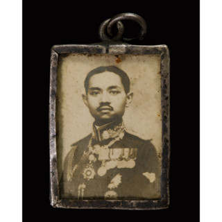 รูปถ่ายซีเปีย พระบาทสมเด็จพระปกเกล้าเจ้าอยู่หัว รัชกาลที่ 7 เลี่ยมเงินมาเดิม