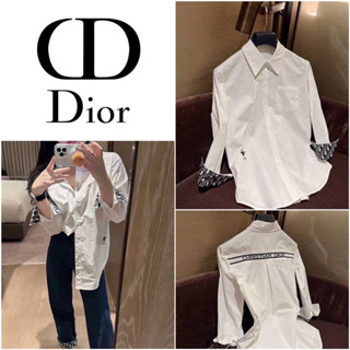 เสื้อเชิ๊ตแขนยาว Christian Dior สีขาวปลายแขนแต่งลายโลโก้