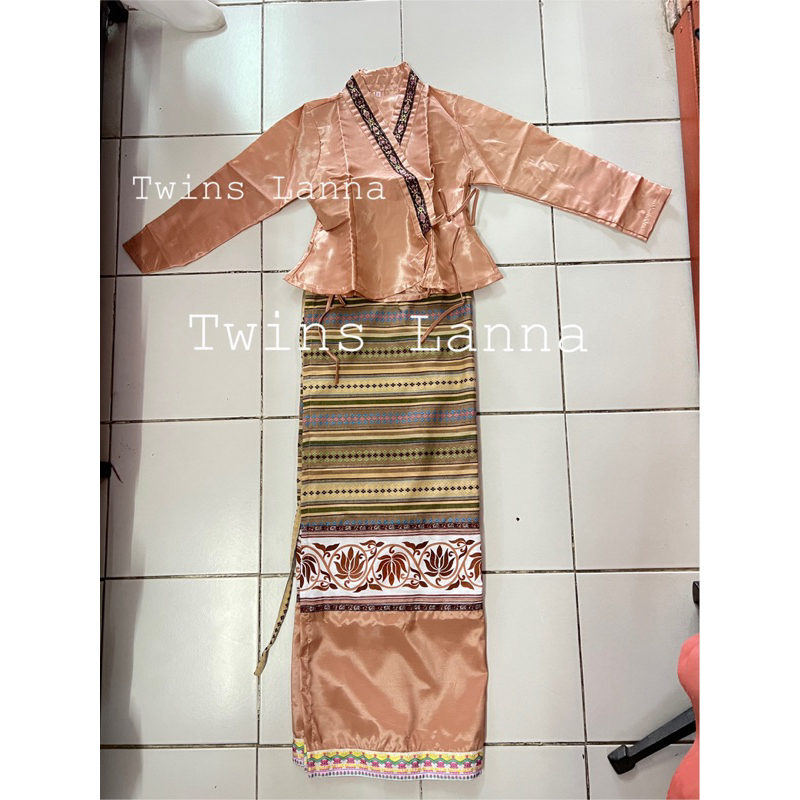 ชุดไทเขิน ทั้งชุด 700 บาท ถ่ายเองจากงานจริง ถ่านรูปเองจากงานจริง ห้ามcopyรูปไปใช้ทุกกรณี