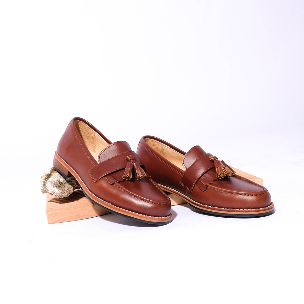 Moonlife Cara - Burgundy รองเท้าหนังแท้ สีน้ำตาล มีพู่