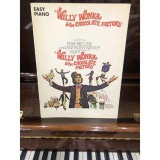 WILLY WONKA &amp; THE CHOCOLATE FACTORY - EASY PIANO (HAL)หนังสือใหม่แต่ค้างสต๊อกมีรอยยับกระดาษเหลืองขอดูภาพเพิ่มเติมได้