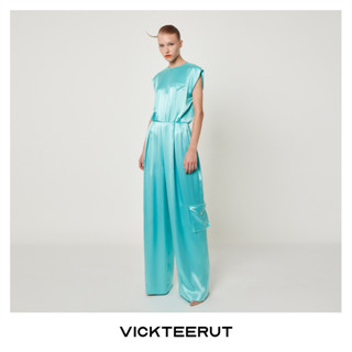 VICKTEERUT Satin Jumpsuit with Pocket Detail จัมพ์สูทผ้าซาติน ตกแต่งกระเป๋า