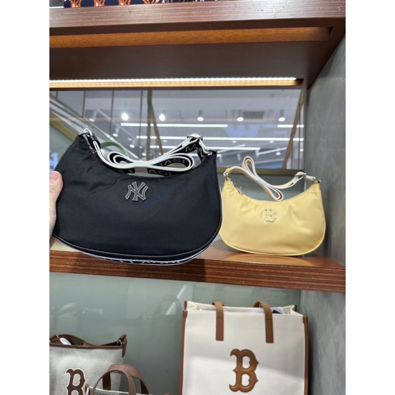 กระเป๋าสะพายรุ่นใหม่MLB Basic Nylon New Hobo Bag NEW YORK YANKEES