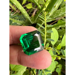 Lab Emerald Green Square 20mm- 28cts