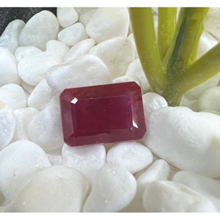 พลอยอัดชาตั้มรูบี้ สีแดง สี่เหลี่ยม ขายเป็นเเม็ด. ขนาด 10X12mm-12X16mm. Synthetic Chatham Ruby (Corundum) Octagon Shape.