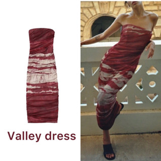 Valley dress 🥩🫕🥢 ชุดเดรสเกาะอกกระโปรงยาวสีแดงเลือดหมู ไม่ว่าจะเป็นสาวผิวขาวหรือสาวผิวแทนใส่แล้วดูดียืนหนึ่ง