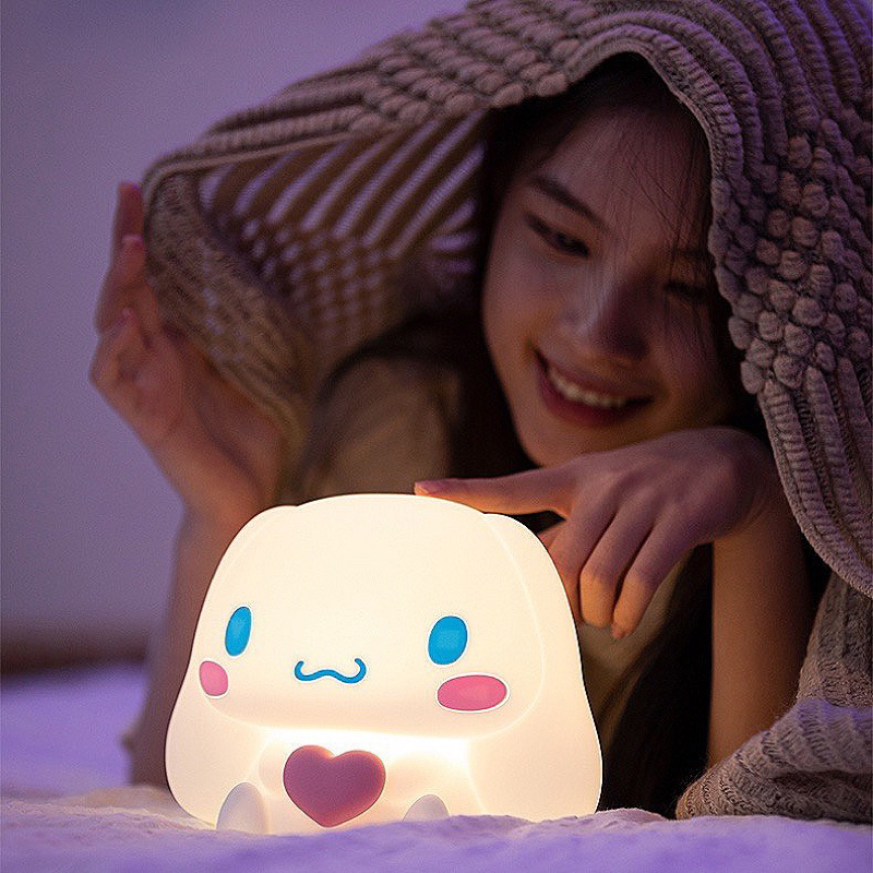 ซานริโอ ซินามอโรล ชินนาม่อนโรล โคมไฟตั้งโต๊ะ Sanrio Cinnamoroll Angel Pat Night Light Lamp by Emie