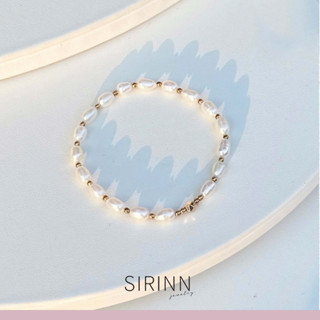 สร้อยข้อมือ กำไลข้อมือมุกแท้ ขนาด 5 mm พร้อมตัวคั่นสแตนเลสสีทอง by Sirinn Jewelry