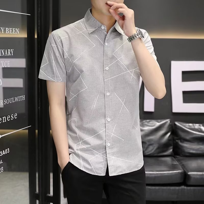 เสื้อเชิ้ตแขนสั้นผู้ชายฤดูร้อนสไตล์เกาหลีธุรกิจเข้ารูปแมทช์ลุคง่ายต่อต้านริ้วรอยนักเรียน