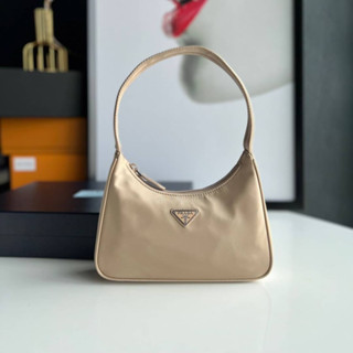 กระเป๋า prada hobo bag  re-edition งานออริคุณภาพงานดีสุดเทียบเท่าของเเท้มาพร้อมกับกล่อง💛