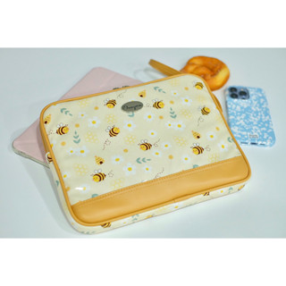 iPad case ลาย Honeybee (กระเป๋าใส่ไอแพต)