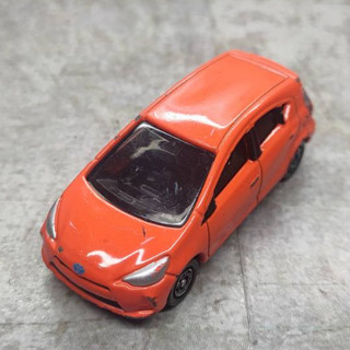 Tomica โมเดลรถเหล็กโทมิก้า TOYOTA AOUA  2012 NO.98 S=1/59