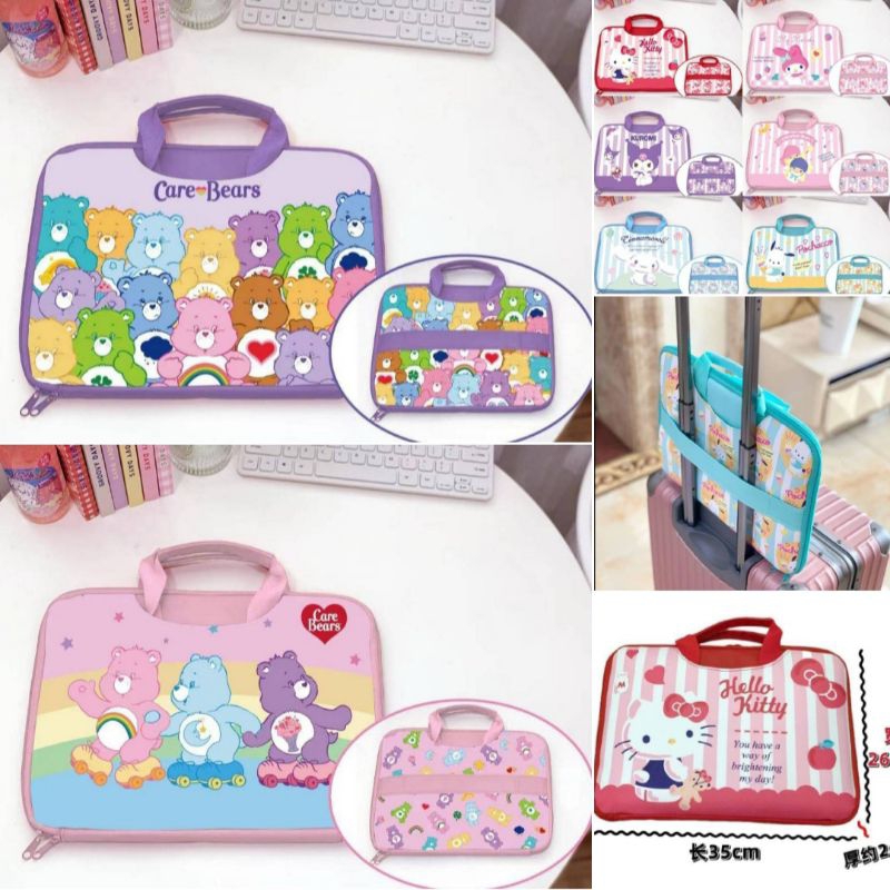 กระเป๋าใส่ iPad งาน SANRIO วัสดุหนัง PU มีช่องหน้า-หลังใส่ของ ช่องใส่เอกสาร ขนาด26×35cm ราคา 299 บาท