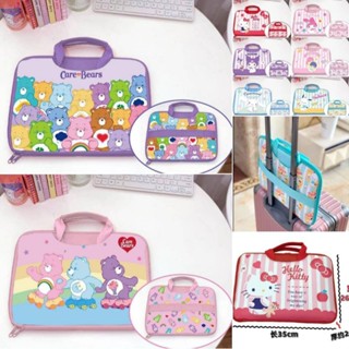 กระเป๋าใส่ iPad งาน SANRIO วัสดุหนัง PU มีช่องหน้า-หลังใส่ของ ช่องใส่เอกสาร ขนาด26×35cm ราคา 269 บาท