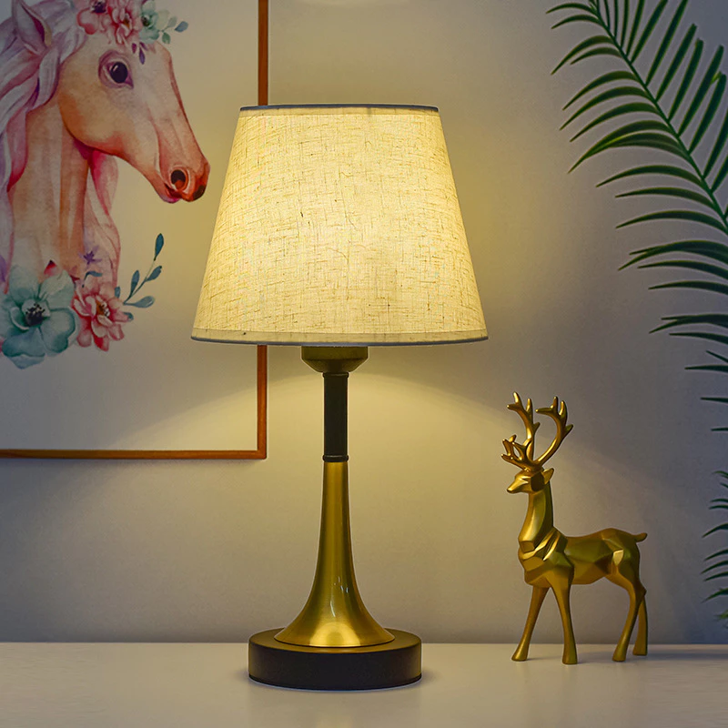 Modern Nordic E27 LED โคมไฟสร้างสรรค์เรียบง่ายผ้าโคมไฟตั้งโต๊ะในร่มข้างเตียงห้องนอนห้องรับแขกตกแต่งโรแมนติก