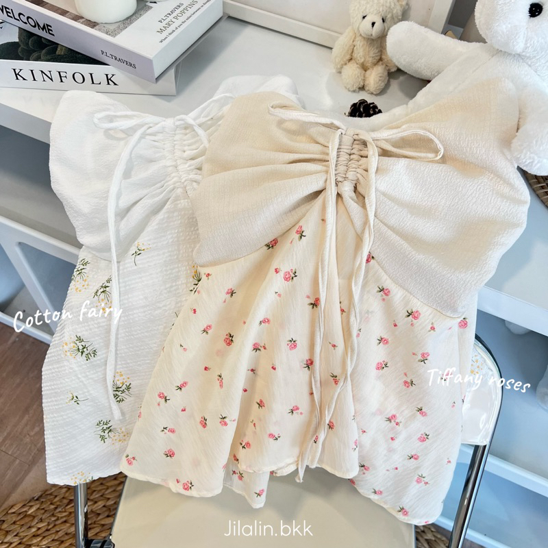 Two tone flowers เสื้อเกาะอกผูกคอ ผูกโบว์ เสื้อใส่ไปคาเฟ่ JILALIN.BKK-JL150