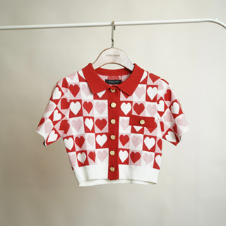 [Pre -Order] เสื้อครอปนิตติ้ง ผู้หญิง แขนสั้น ลายหัวใจใหญ่ รุ่น “Circular chess board heart”