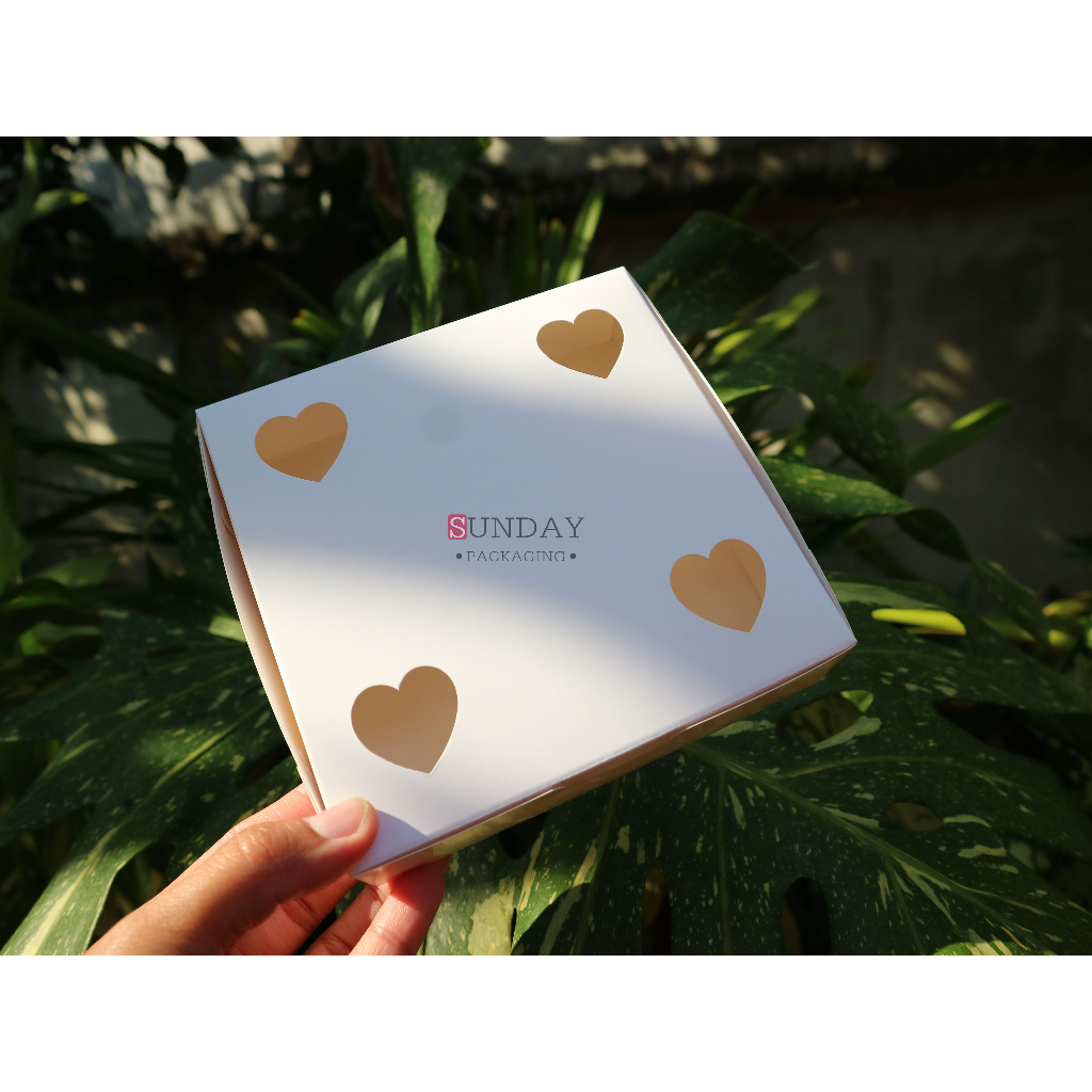 [ขายส่ง10/30แพ็ค] กล่องขนมครก กล่องบ้าบิ่น กล่องกระดาษ (ขาว) ขนาด5.5x5.5x1.5นิ้ว แพ็คละ100ใบ (เจาะรูระบายอากาศที่ด้านบน)
