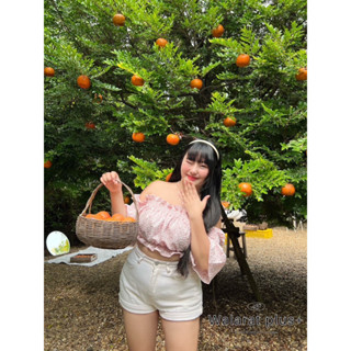 เสื้อเปิดไหล่พิมลายดอกกุหลาบ