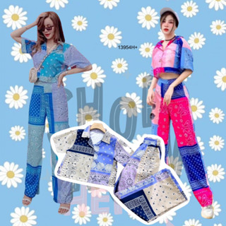 👗Pfashion [ส่งไว!!🚛] P13954  Set เสื้อครอปเชิ้ต + กางเกงขายาวลายกราฟฟิก Set crop top + graphic pants