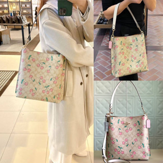 🎀 (สด-ผ่อน) กระเป๋า bucket 11 นิ้ว ลายเชอรี่ CE611 COACH MOLLIE BUCKET BAG IN SIGNATURE CANVAS WITH CHERRY PRINT