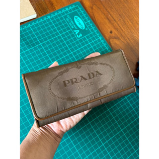 พร้อมส่ง**กระเป๋าสตางค์ใบยาว Prada แท้มือสอง💯