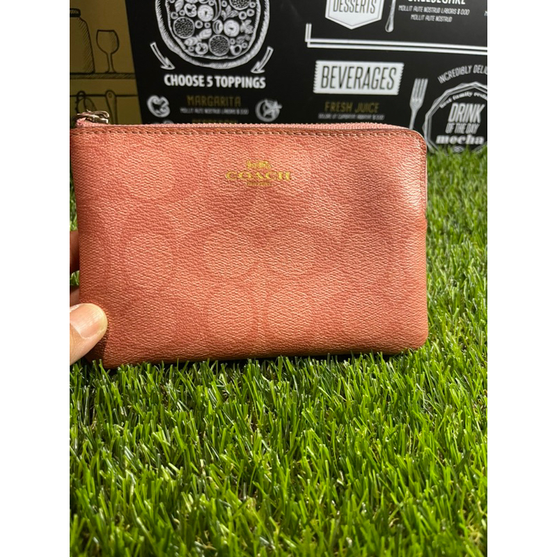 🌸กระเป๋าคล้องมือ Coach มือ2  1 ซิป size s