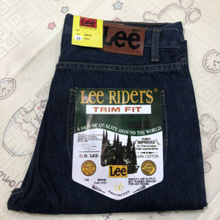 L-e-e jeans เป็นทรงขากระบอก เนื้อผ้านิ่ม มี 2 สีให้เลือก สียีนส์-สีมิดไนท์ (แบบซิป)