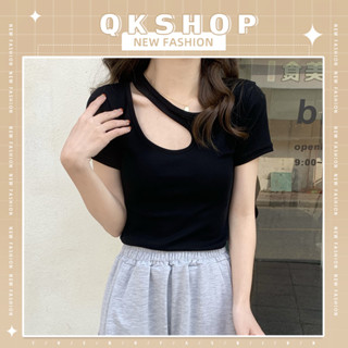 QKshop เสื้อยืดแขนสั้น เสื้อยืดแฟชั่น ผ้านิ่มใส่สบาย ดีเทลคือจึ้งมาก แต่งเว้าที่หน้าอก เซ็กซี่เบาๆ สไตล์สายฝอ ปังสุด💜