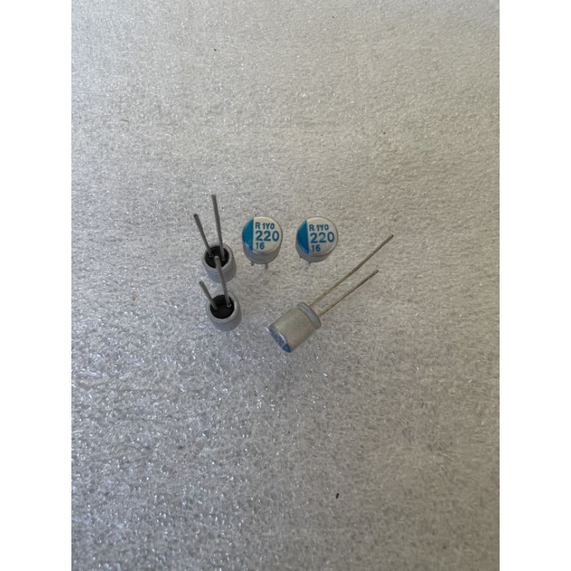 คาปาซิเตอร์  220UF 16V  220UF 16V  C220UF 16V ขนาด6x7mm.แถบสีฟ้าใหม่แกะกล่อง C220UF 16V (10ชิ้น) 220