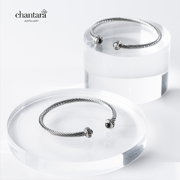 กำไลข้อมือ "Black Onyx Bracelet" ตัวเรือนสีเงินรมดำ หัวกำไลเป็นนิลแท้ ฟรีผ้าเช็ดเครื่องประดับ