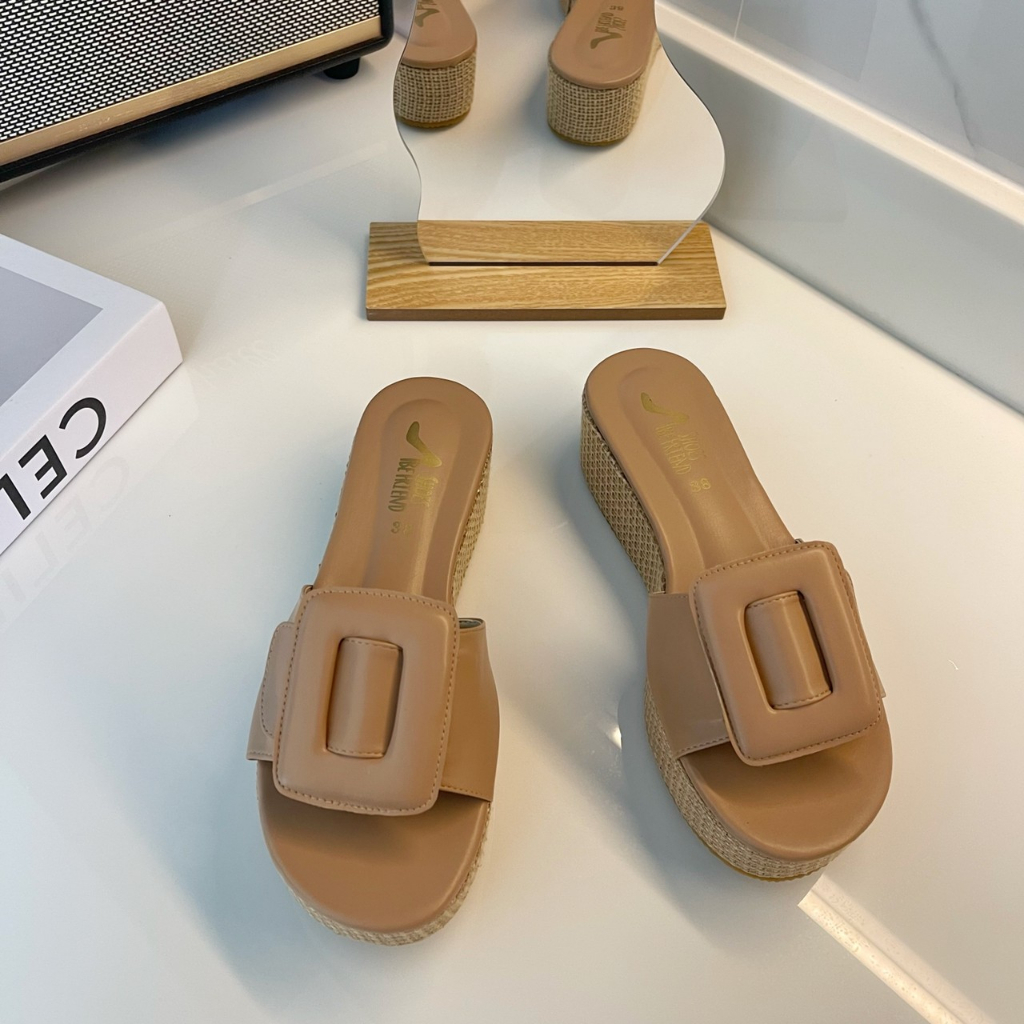 สินค้าราคาพิเศษ มีจำนวนจำกัด รีบมาตำ รองเท้าส้นตึก 2 นิ้ว size ปกติ 36-40 (ขนมปังเข็มขัด) งานสีโทนนู้ด มี 4 สี