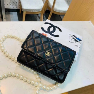 กระเป๋า CHANEL กล่องขาว จะบอกว่างานใหม่สวยแรงมากกกก กล่อง ถุง ใบเซอร์ มันปังไปหมด งานซีนกล่องคือเริ่ด ขนาด 21 x 15 x 5